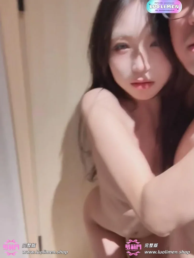 穿着衣服贼高冷 脱了衣服变成淫荡母狗 女神一步步沦陷-反差网